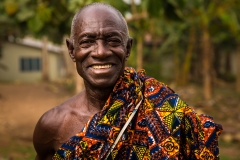 Foto: Steffen Jensen | Han var egentlig på vej til begravelse. Yaw Seth i landsbyen Nnudu i Ghana.